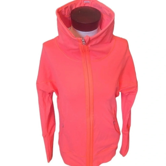 Lululemon size 6 jacket… never worn washed once- couple discolourations see dead - Picture 1 of 7